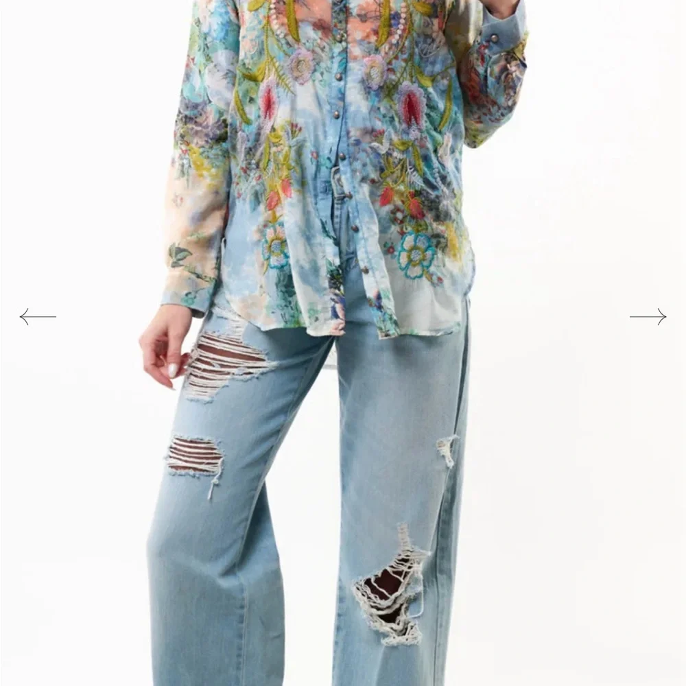 ARATTA NWT Valeria Embroidered Button Up Blouse Size M 
Currently on the website - Picture 3 of 4
